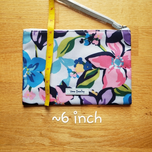 NWT Vera Bradley Lighten Up Wristlet - Picture 5 of 6